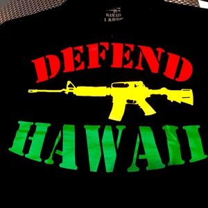 New Defend Hawaii OH AR Logo Men’s Large shirt